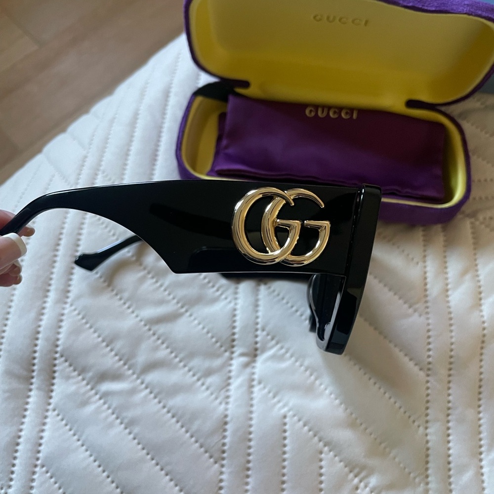 Authentic Gucci Women's Sunglasses in Black with Gold - Picture 3 of 9